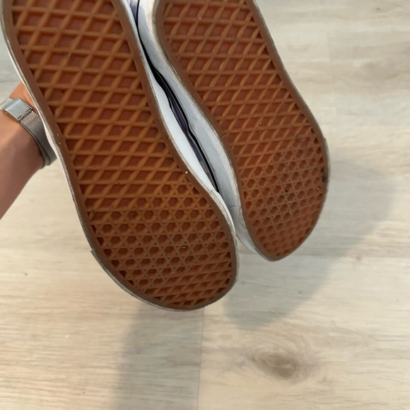 Vans - Picture 2 of 6